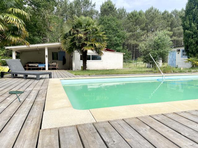 Propriété de 14000m2 avec maison de 160m2 4 chambres et piscine