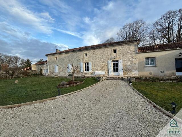 Propriété de 1830 rénovée avec grange
