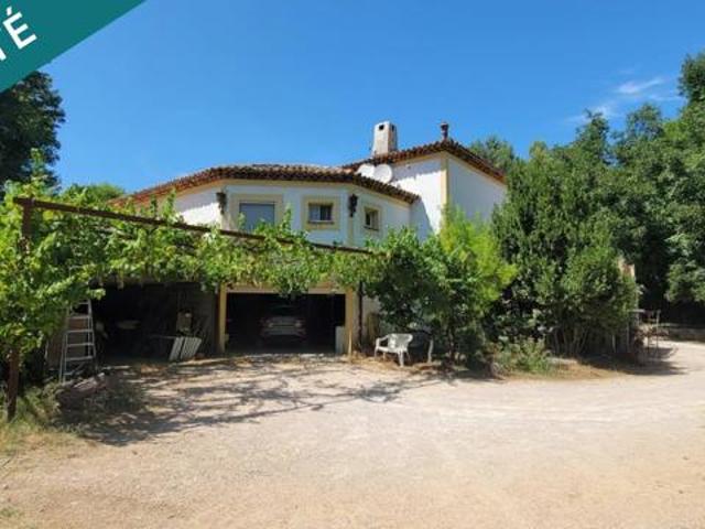 Propriété de 230 m2 sur une parcelle de 20000 m2