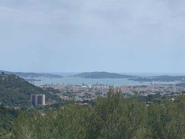 PROPRIETE DE 200 M2 SUR 12.000 M2 DE TERRAIN VUE MER ET CAMP