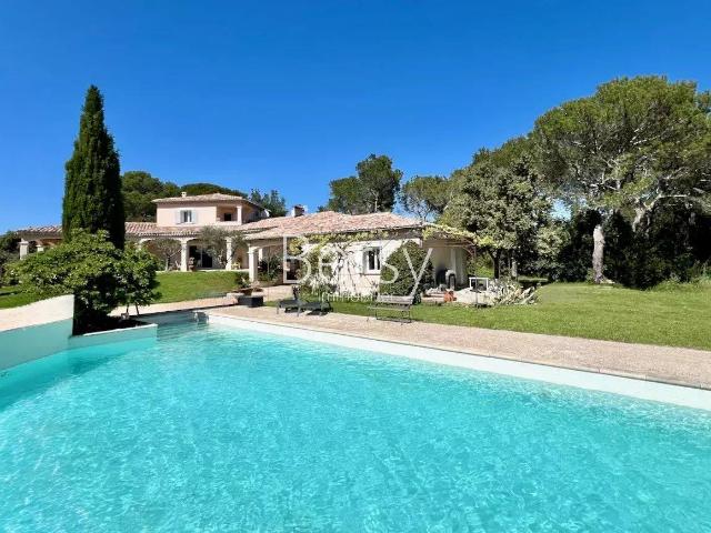 Propriété de 243m2 avec dépendance sur 4623m2 à L'Isle sur S. 243m² L'Isle sur la Sorgue