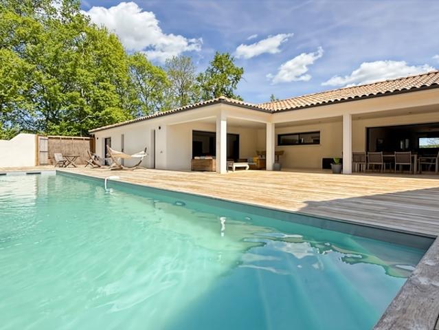 PROPRIETE DE 250 M2 SUR 3276 M2 DE TERRAIN 4 SUITES PARENTALES PISCINE 14 X 3M POLL HOUSE 2 GARAGES BELEYMAS 24