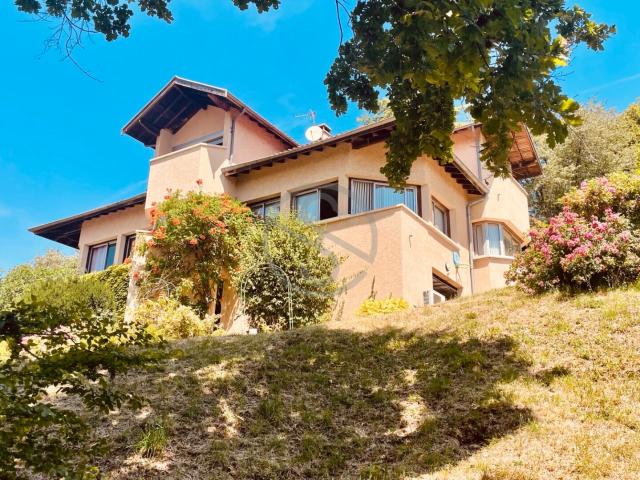 Propriété de 279m2 sur 7584m2 de parc avec son pavillon privé 38260