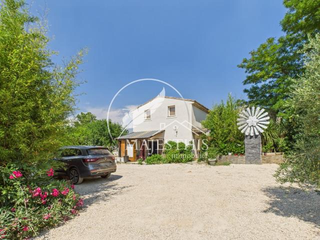 AUTHENTIQUE MOULIN RENOVE DANS UN CADRE NATUREL A NEOULES 83136