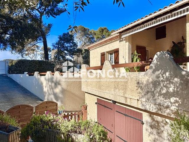 PROPRIETE de 2 VILLAS avec annexes sur 3000m2 plat