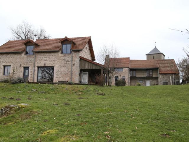 Propriété de 2 ha 78 en situation dominante 270m² Dettey