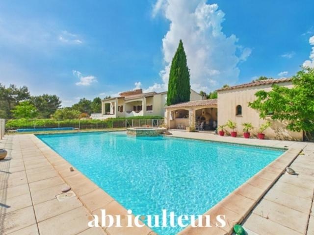 Propriété de 308 m² sur 1 hectare 8 pièces Lambesc 13410