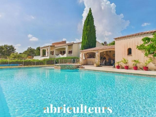 Propriété de 308 m² sur 1 hectare 8 pièces Lambesc 13410