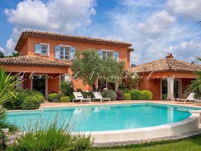 Propriété de 300 m2 à vendre au pied du village de Grimaud 300m² Grimaud