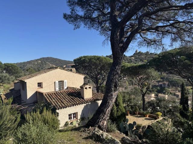 Propriété de 300 m2 proche du village de Grimaud