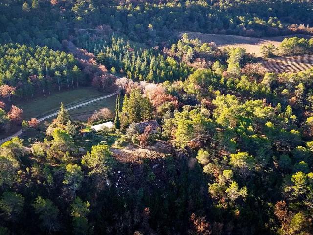 Propriété de 32 hectares à Grambois 84
