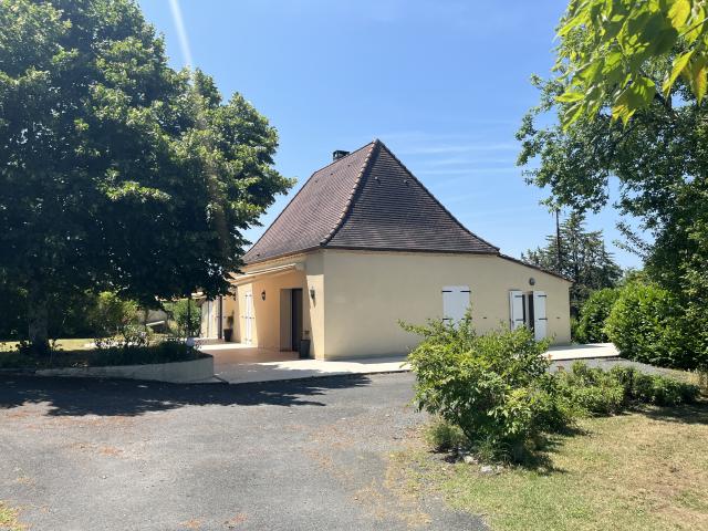 PROPRIETE DE 7HA AVEC ETANG AUX PORTES DE BERGERAC