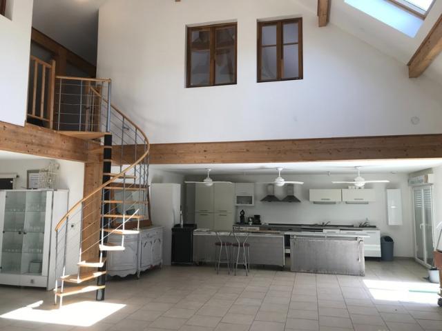 PROPRIETE DE 672 M2 20 pièces LUX 71