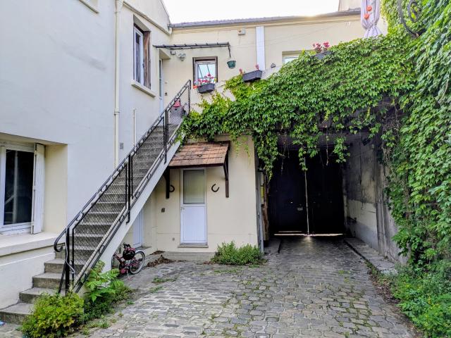 Propriété de 855m2 avec habitations