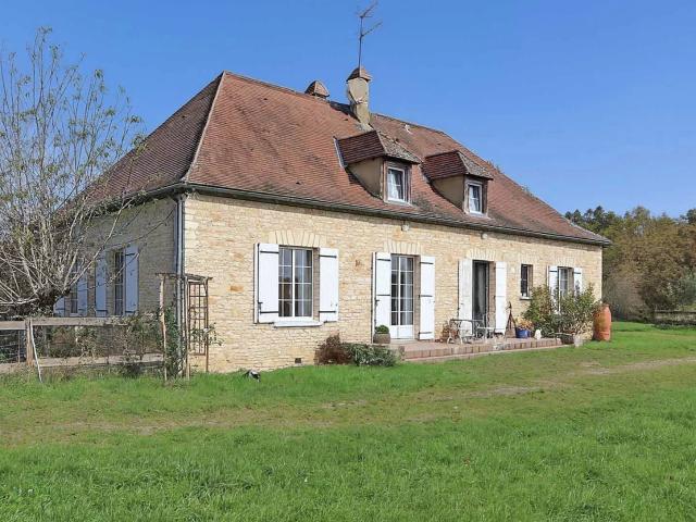 Propriété de campagne 3 maisons, grange, 13 hectares