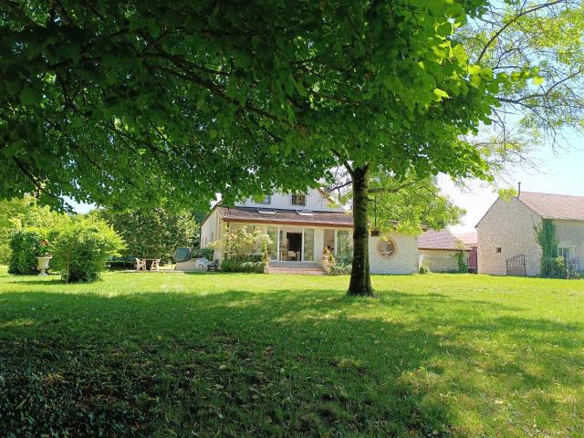 Propriété de campagne en bord de rivière 298m² Préfontaines