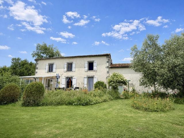 Propriété de campagne élégante et spacieuse avec 1,7 ha 189m² Le Bouchage