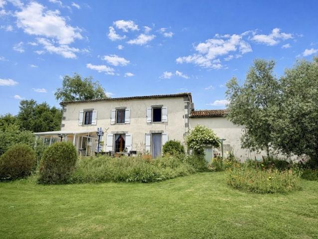 Propriété de campagne élégante et spacieuse avec 1,7 ha