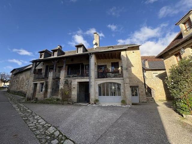 Propriété de caractère au cur du centre historique de Saint Robert