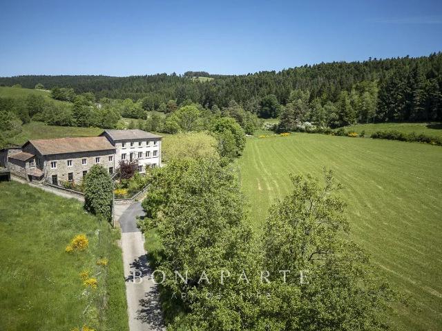 Propriete De Caractere Au Coeur Du Parc Naturel Regional Du. 620m² Jonzieux
