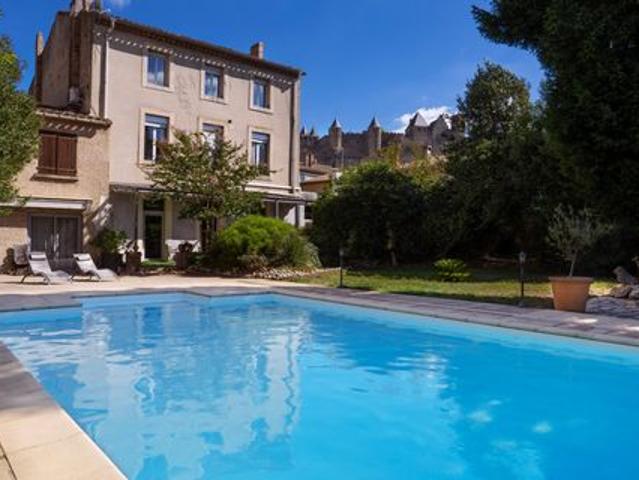 Propriété de caractère au pied de la Cité