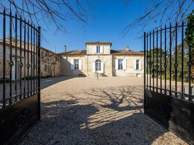 Propriété de caractère avec gîte et chambre d’hôtes – à 15 min de Bordeaux