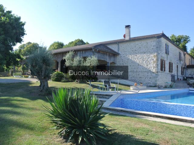 Propriété de caractère avec gîte, piscine et 1,4 ha de terra