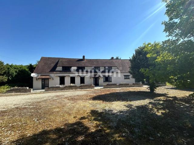 Propriété de caractère avec dépendances sur un terrain de 37 500m²