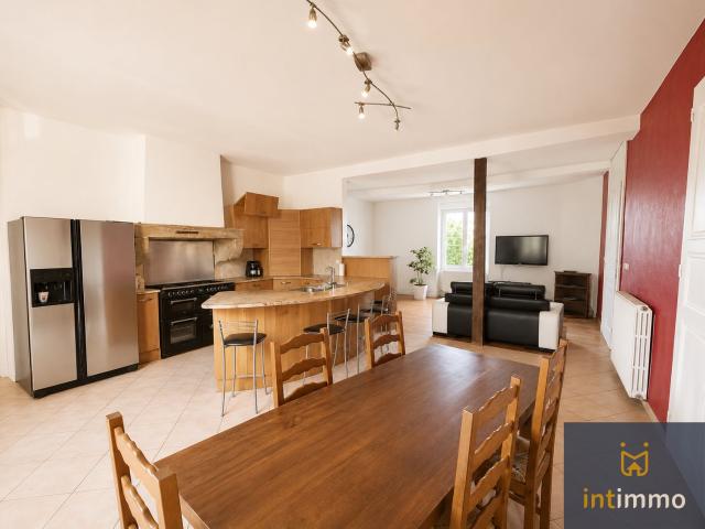 Propriété de caractère avec dépendances, piscine et près de. 250m² Saint Agnin sur Bion