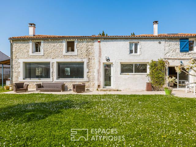 Propriété de caractère avec jardin secret et piscine