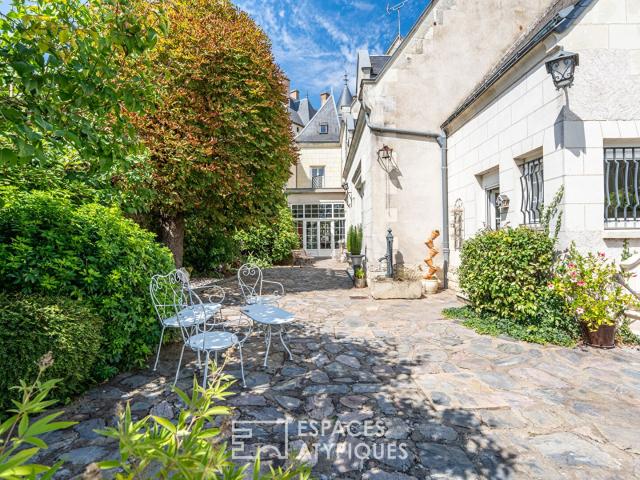Propriété de caractère avec local commercial et chambres d'h. 420m² Langeais