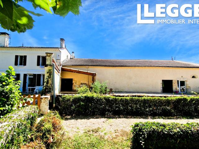Propriété de caractère avec maison principale, 2 gîtes, grange et piscine proche Bordeaux