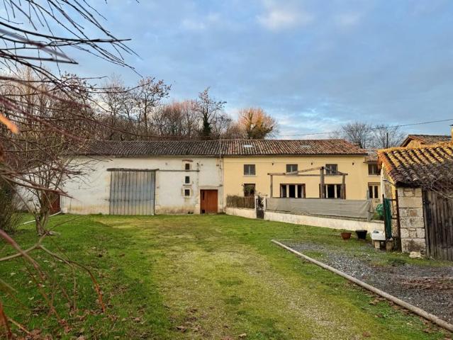 Propriété de caractère avec potentiel de rénovation