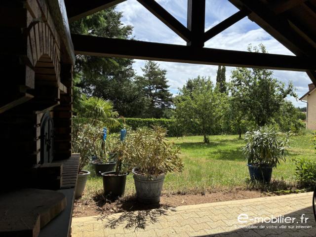 Propriété de caractère avec parc arboré, dépendances et for