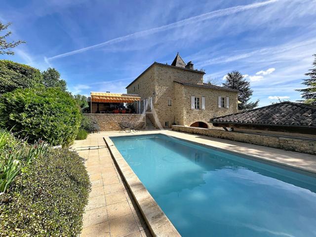 Propriété de caractère avec piscine et vue Cadre privilégié