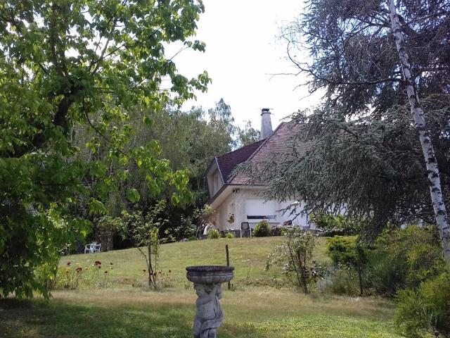 PROPRIETE DE CARACTERE AVEC PISCINE ET VUE PANORAMIQUE