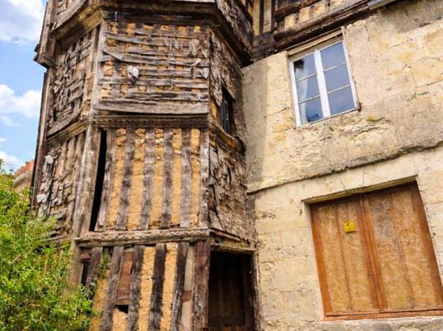 Propriété de caractère avec tourelle coeur historique d'Orb