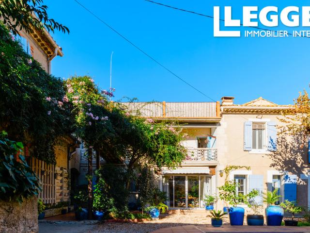 Propriété de caractère avec trois chambres, maison indépendante d’une chambre, jardins, piscine et dependances