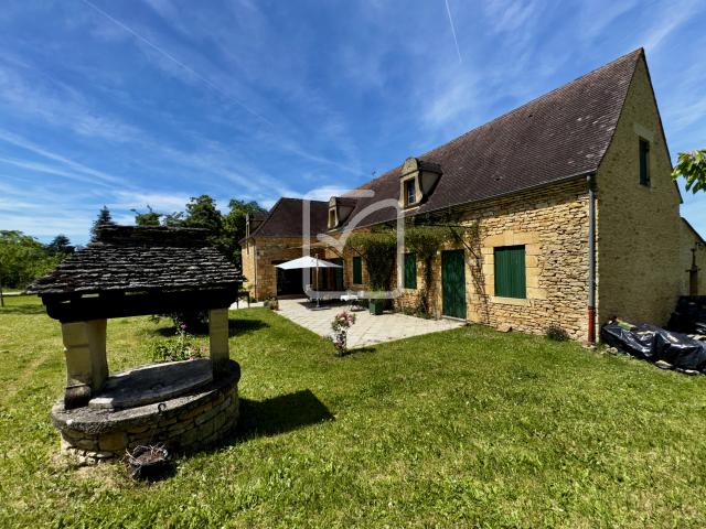 Propriété de caractère avec vaste maison 'pierre' et dépendances locatives