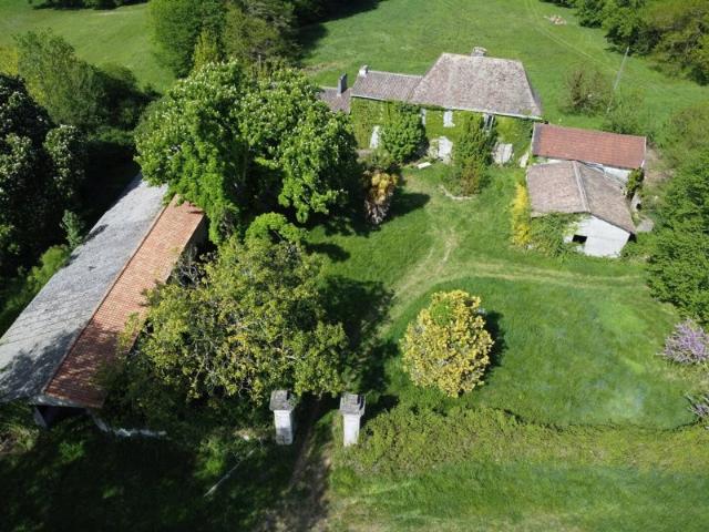 PROPRIÉTÉ DE CARACTÈRE À RÉNOVER FORT POTENTIEL