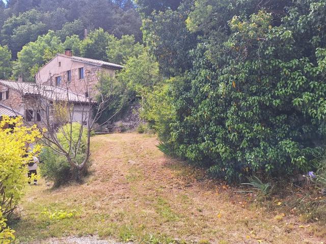 Propriété de caractère dans un village typique du Diois