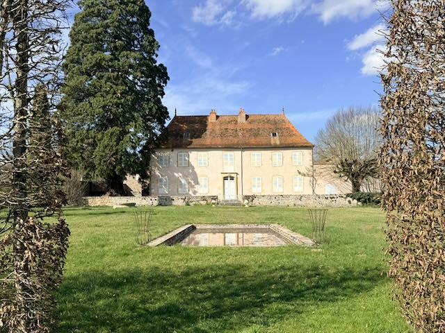 Propriété de caractère de plus de 400 m2 habitables avec vue sur le brionnais