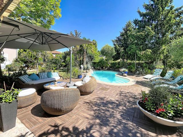 Propriété de caractère de 2 maisons en pierre, 2 piscines avec vue imprenable