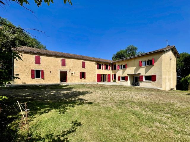 Authentique ferme gasconne, gîte indépendant, dépendances et. 432m² Marciac