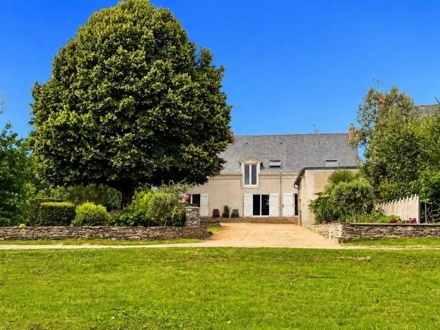 Propriété De Caractère En Bord De Loire – 210 m² – 2470 m² D. 210m² Les Ponts de Cé