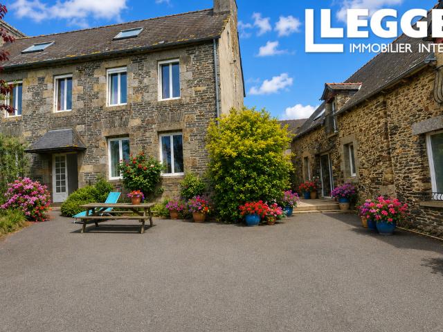 Propriété de caractère à 20 min de Saint Brieuc – Deux maisons, 7 chambres, grange et jardins