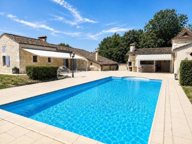 Propriété de caractère en pierre avec piscine, étang privé et 2,25 hectares de nature – Conne de Labarde