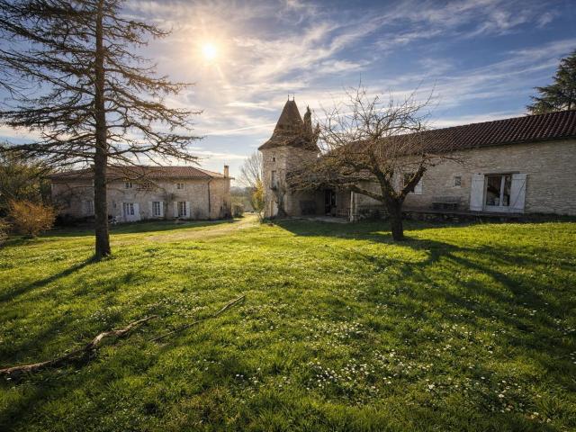 Propriété de caractère en pierre avec vue et lac 320m² Cauzac