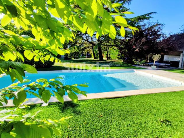 Propriété de caractère proche centre avec piscine 386m² Beaune