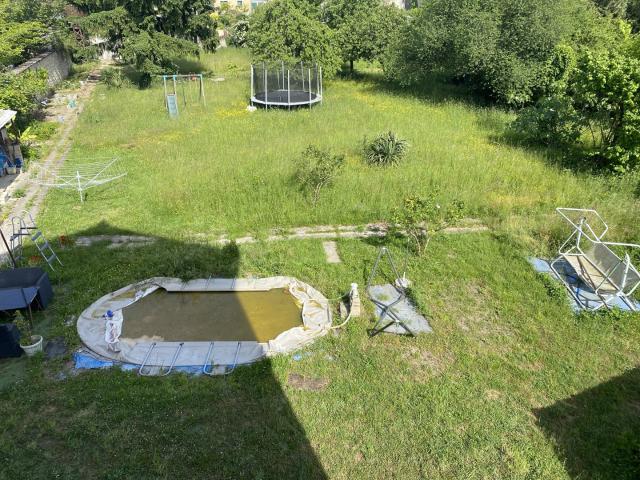Propriété de caractère sur 3 160 m2 avec fort potentiel de promotion